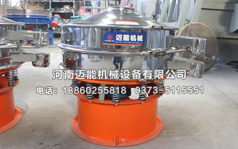 1000型硅灰石三元振動篩在硅灰石篩分除雜中的應用